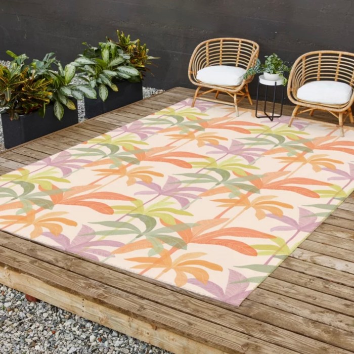 outdoor rug with tropical design